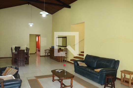 Casa de Condomínio para alugar com 3 quartos, 362m² em Chácara Represinha, Cotia