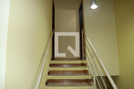 Casa de Condomínio para alugar com 3 quartos, 362m² em Chácara Represinha, Cotia