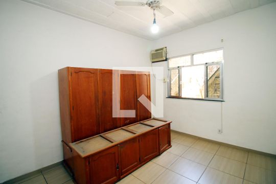 Quarto 2 de casa à venda com 3 quartos, 100m² em Vigário Geral, Rio de Janeiro