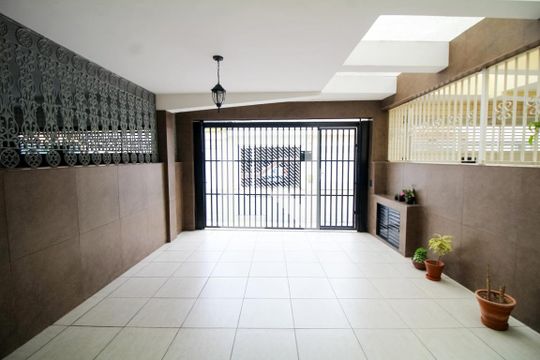 Garagem de casa à venda com 4 quartos, 120m² em Vila Gomes Cardim, São Paulo