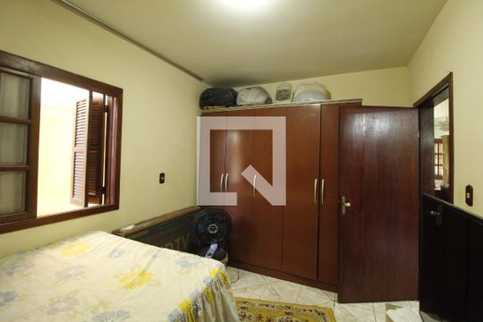 Quarto 1 de casa para alugar com 6 quartos, 250m² em Costa E Silva, Porto Alegre