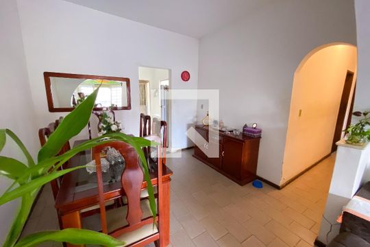 Casa à venda com 5 quartos, 360m² em Flamengo, Contagem