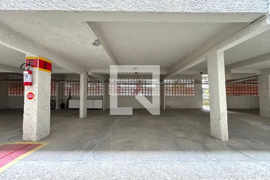Garagem de apartamento para alugar com 2 quartos, 86m² em Trindade, Florianópolis