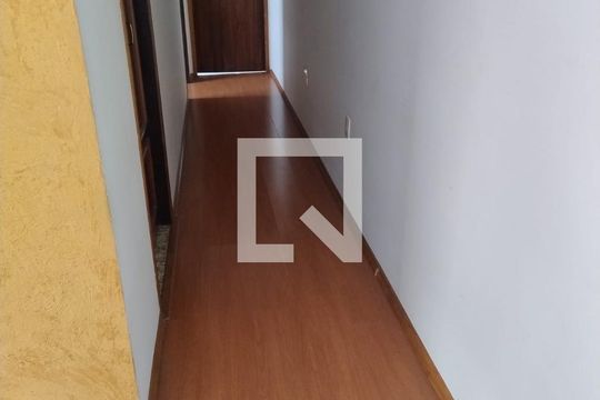 Corredor de casa para alugar com 4 quartos, 280m² em Jardim Pedro José Nunes, São Paulo
