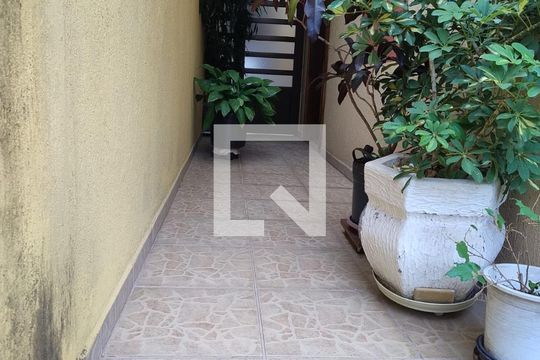 Corredor de casa para alugar com 4 quartos, 280m² em Jardim Pedro José Nunes, São Paulo
