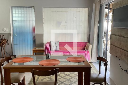 Sala de kitnet/studio para alugar com 1 quarto, 34m² em Lagoa da Conceição, Florianópolis