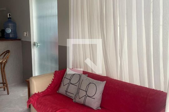 Sala de kitnet/studio para alugar com 1 quarto, 34m² em Lagoa da Conceição, Florianópolis