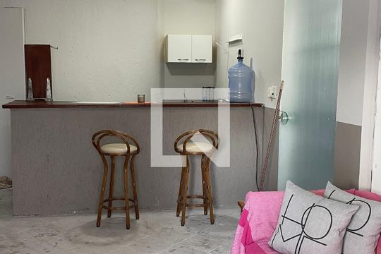 Sala de kitnet/studio para alugar com 1 quarto, 34m² em Lagoa da Conceição, Florianópolis