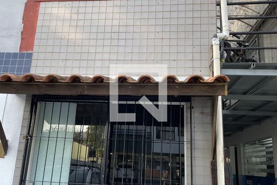 Fachada de kitnet/studio para alugar com 1 quarto, 34m² em Lagoa da Conceição, Florianópolis