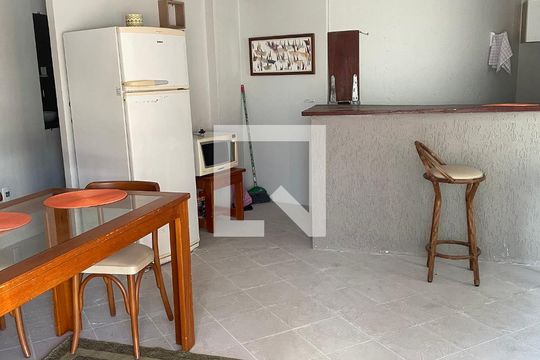 Sala de kitnet/studio para alugar com 1 quarto, 34m² em Lagoa da Conceição, Florianópolis
