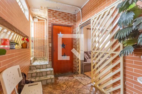 Entrada de casa para alugar com 2 quartos, 250m² em Padroeira, Osasco