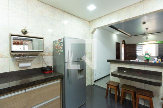 Casa à venda com 3 quartos, 377m² em Jardim Riacho das Pedras, Contagem