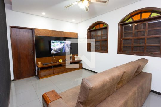 Casa à venda com 3 quartos, 377m² em Jardim Riacho das Pedras, Contagem