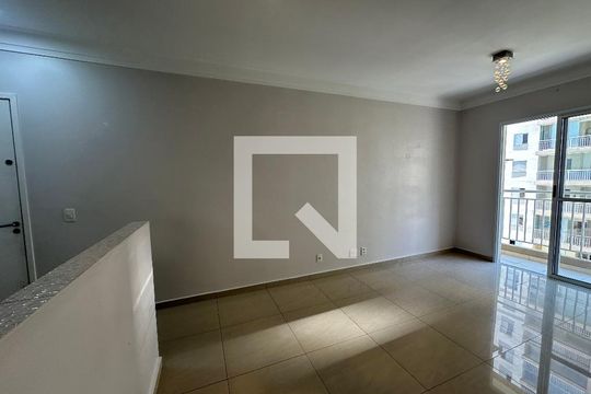 Sala de apartamento à venda com 2 quartos, 61m² em Jardim Tupanci, Barueri