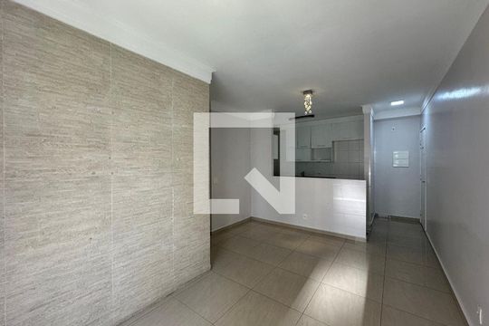 Sala de apartamento à venda com 2 quartos, 61m² em Jardim Tupanci, Barueri