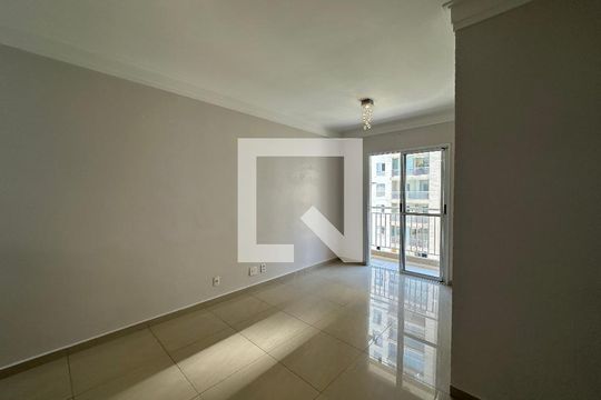 Sala de apartamento à venda com 2 quartos, 61m² em Jardim Tupanci, Barueri