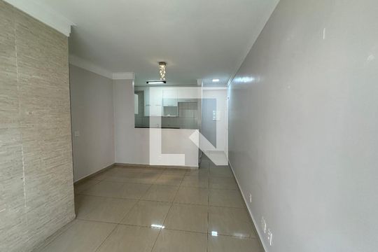 Sala de apartamento à venda com 2 quartos, 61m² em Jardim Tupanci, Barueri