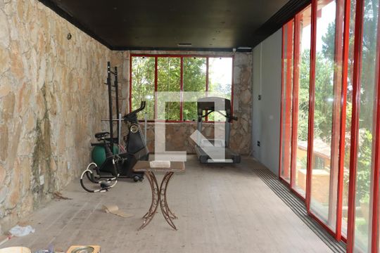 Casa de Condomínio para alugar com 7 quartos, 748m² em Vila Real Moinho Velho, Embu das Artes