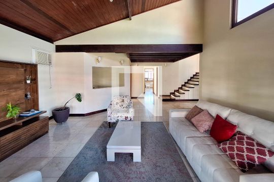 Sala 1 de casa de condomínio à venda com 3 quartos, 450m² em Jd. Piratininga, Niterói
