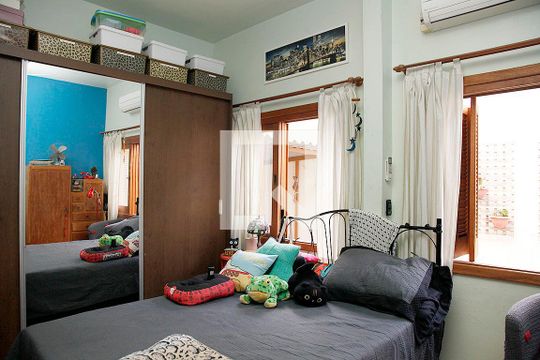 Quarto 2 de casa à venda com 2 quartos, 175m² em Santana, Porto Alegre