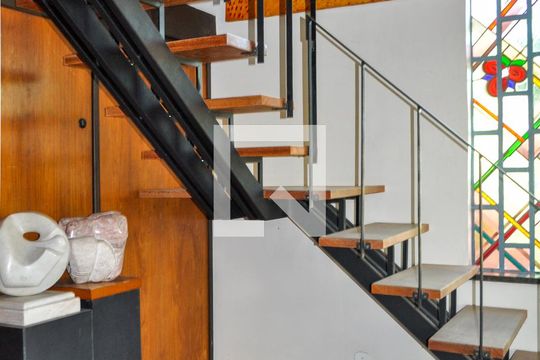 Casa à venda com 3 quartos, 674m² em Menino Deus, Porto Alegre