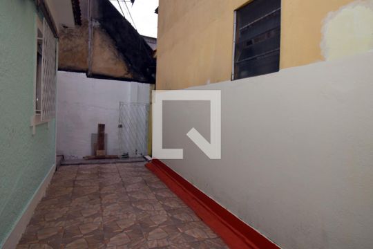 Corredor de casa para alugar com 2 quartos, 75m² em Rocha Miranda, Rio de Janeiro