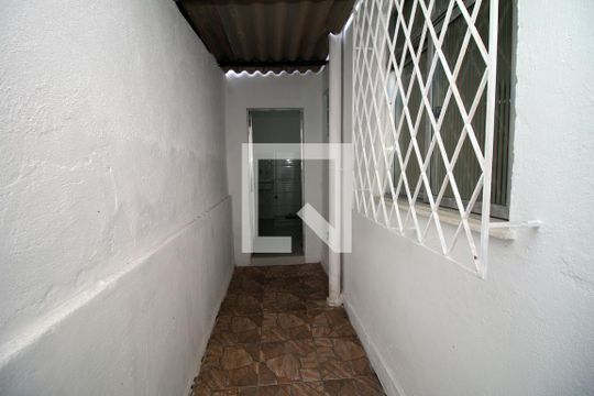 Corredor de casa para alugar com 2 quartos, 75m² em Rocha Miranda, Rio de Janeiro