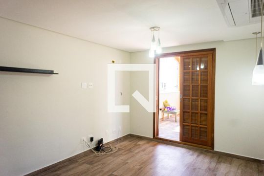 Casa para alugar com 3 quartos, 170m² em Cidade Mãe do Céu, São Paulo