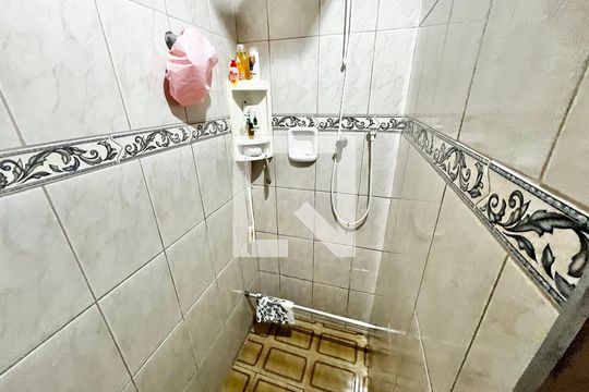 Banheiro de serviço de casa à venda com 2 quartos, 120m² em Casa Verde Alta, São Paulo