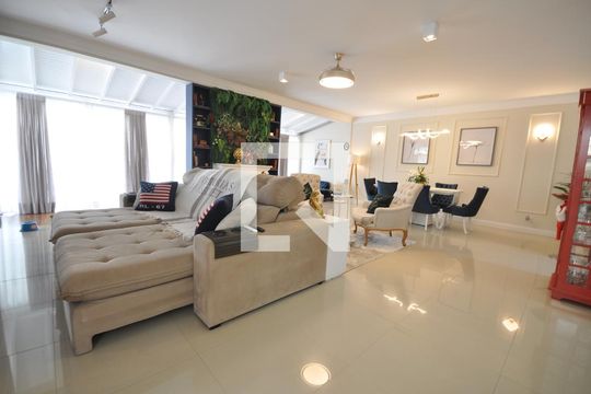 Sala de casa para alugar com 3 quartos, 340m² em Vila Albertina, São Paulo