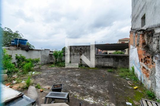 Quintal  de casa à venda com 13 quartos, 629m² em Vila Fachini, São Paulo