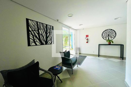 Hall de entrada de apartamento à venda com 2 quartos, 46m² em Jardim Flor da Montanha, Guarulhos