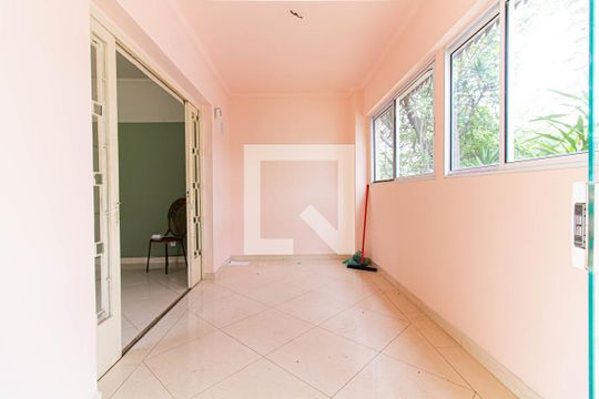 Entrada de casa para alugar com 3 quartos, 130m² em Vila Anastácio, São Paulo