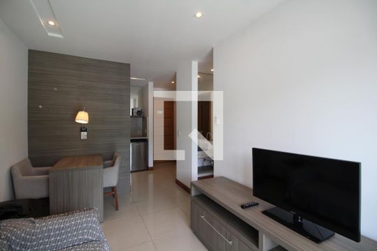 Sala de apartamento para alugar com 1 quarto, 50m² em Jacarepaguá, Rio de Janeiro