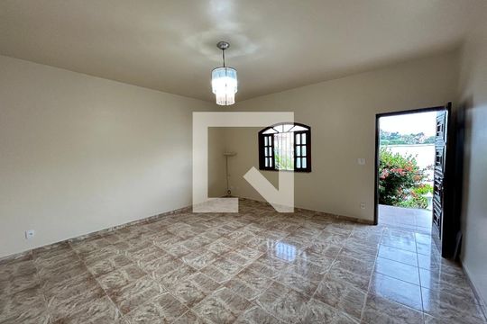 Sala de casa para alugar com 3 quartos, 240m² em Pilares, Rio de Janeiro