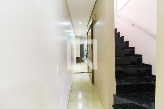Corredor de casa para alugar com 3 quartos, 300m² em Itaquera, São Paulo