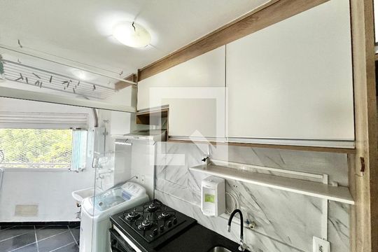 Cozinha de apartamento para alugar com 2 quartos, 48m² em Vila Bela Vista (zona Norte), São Paulo