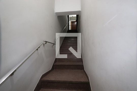 Escada de acesso de apartamento à venda com 1 quarto, 75m² em Jardim Planalto, São Paulo