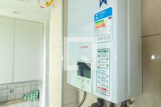 Aquecedor de casa de condomínio para alugar com 3 quartos, 170m² em Senador Vasconcelos, Rio de Janeiro