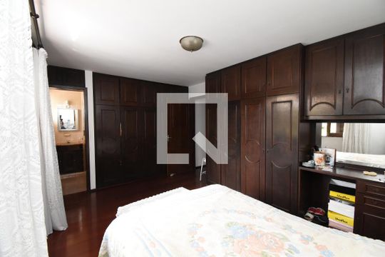 Suíte de casa à venda com 2 quartos, 250m² em Seminário, Curitiba
