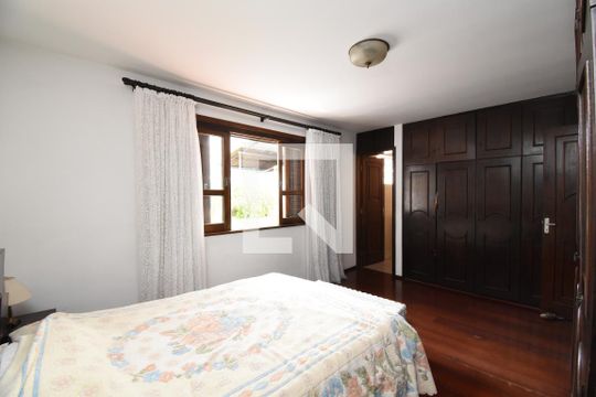 Suíte de casa à venda com 2 quartos, 250m² em Seminário, Curitiba