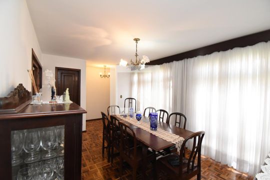 Hall de entrada de casa à venda com 2 quartos, 250m² em Seminário, Curitiba