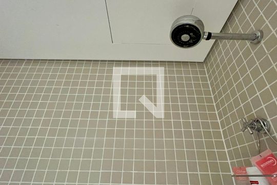 Banheiro da Suíte de apartamento para alugar com 1 quarto, 56m² em Vila Madalena, São Paulo