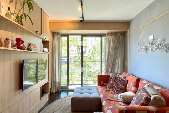Sala de TV de apartamento para alugar com 1 quarto, 56m² em Vila Madalena, São Paulo