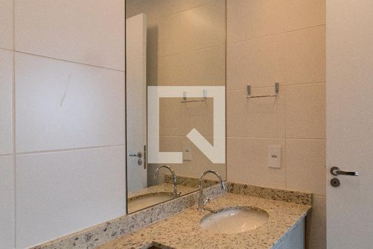 Banheiro de kitnet/studio à venda com 1 quarto, 25m² em Vila Pompéia, São Paulo
