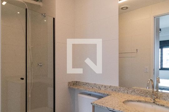 Banheiro de kitnet/studio à venda com 1 quarto, 25m² em Vila Pompéia, São Paulo