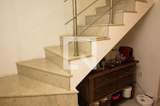 Escada de casa à venda com 4 quartos, 215m² em Jardim Isabel, Porto Alegre