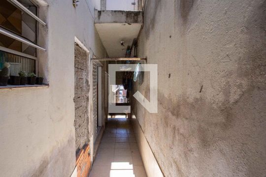 Corredor de casa à venda com 2 quartos, 180m² em Jardim Miriam, São Paulo