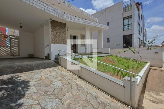 Jardim de casa à venda com 4 quartos, 200m² em Colégio Batista, Belo Horizonte