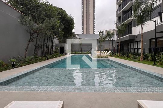 Piscina de kitnet/studio para alugar com 1 quarto, 27m² em Pinheiros, São Paulo